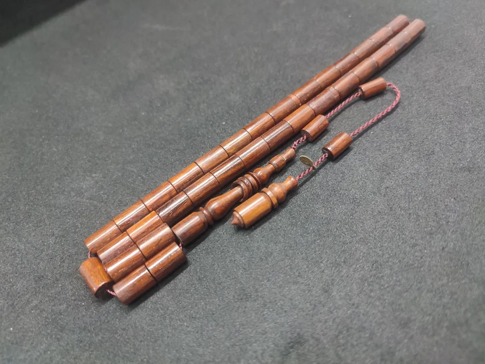 Sadullah Usta Eseri̇ Ok Gi̇bi̇ Bi̇r Kesme Yılan Ağacı