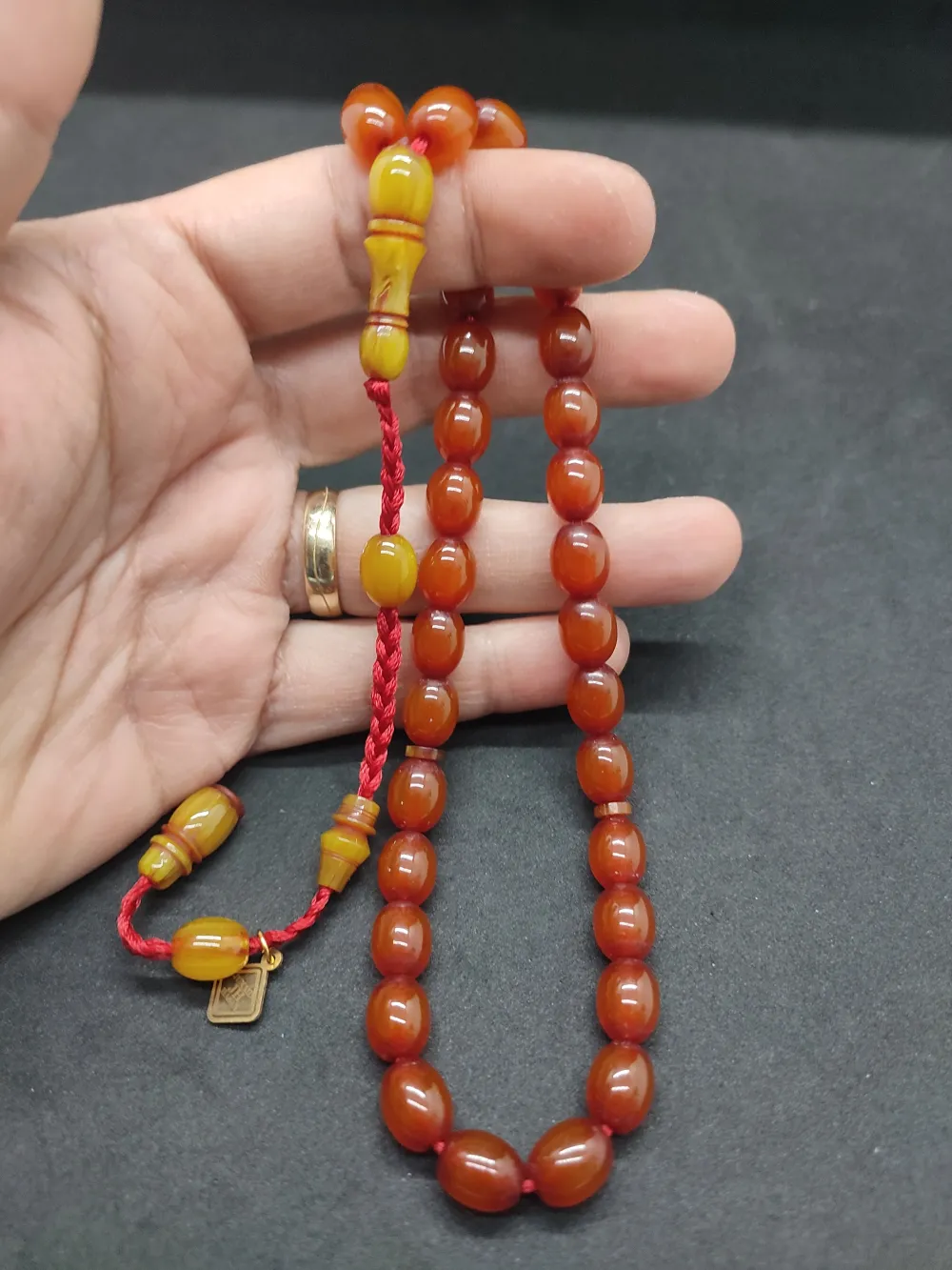 Junai̇d Hasan Usta Eseri̇ 12 Kat İpe Di̇zi̇lmi̇ş Anti̇k Model Eski̇ Sıkma Kehri̇bar küçük resim 5