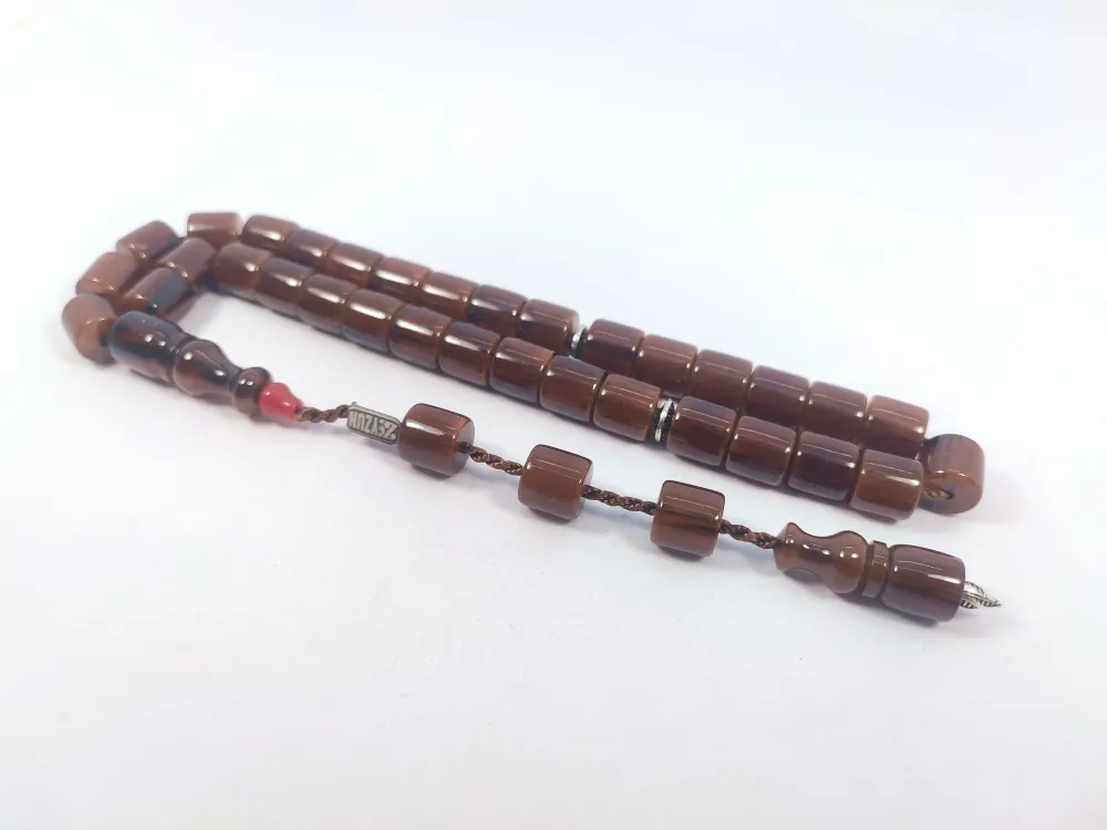 Zeyzun Usta Eseri̇ Di̇k Damar (İmza Çi̇vi̇ Ara Pulları Gümüş) Sıkma Kehri̇bar