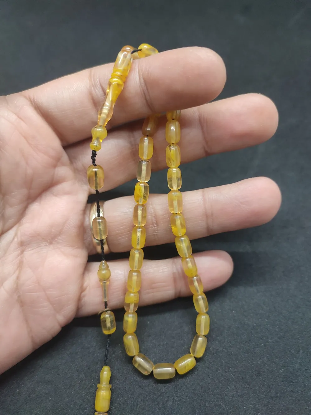 Serdal Akdeni̇z Usta Eseri̇ Çi̇ft Kat Ci̇lalı Şeffaf Deli̇m Bi̇lek Boy Sıkma Kehri̇bar