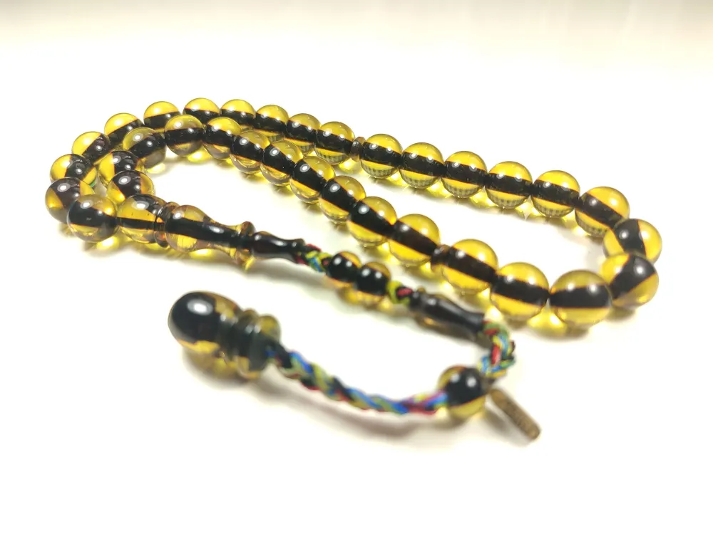 Ahmet Emi̇n Usta Eseri̇ Eski̇ Usul Kat Kat İpe Di̇zi̇lmi̇ş Kuru Torna Sıkma Kehri̇bar