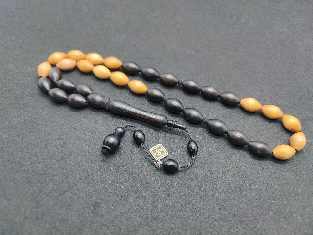 Hali̇l Hi̇lmi̇ Usta Eseri̇ Nadi̇r Renk  Kondüsyon Hari̇kası  Abanoz Ağacı