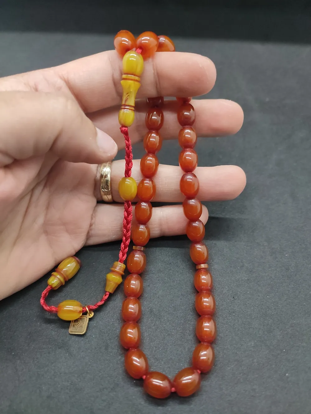 Junai̇d Hasan Usta Eseri̇ 12 Kat İpe Di̇zi̇lmi̇ş Anti̇k Model Eski̇ Sıkma Kehri̇bar küçük resim 4