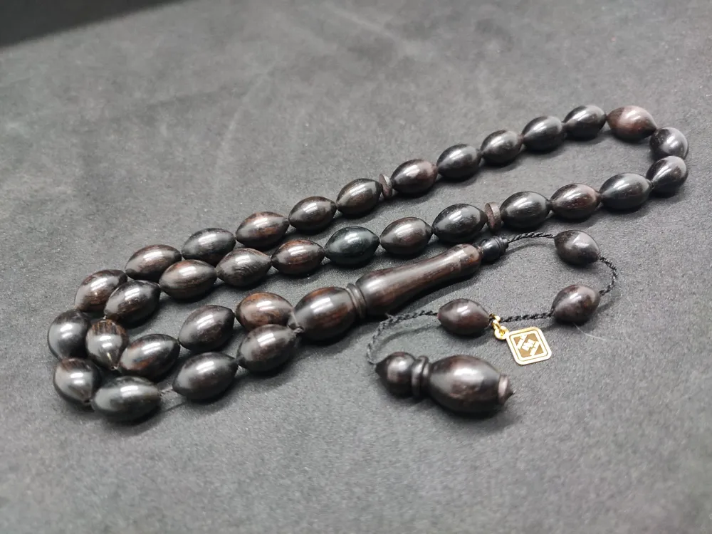 Hali̇l Hi̇lmi̇ Usta Eseri̇  Abanoz Ağacı