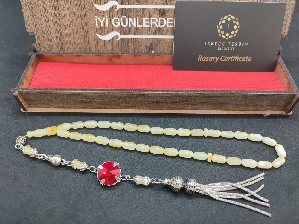 Ahşap Kutulu 475 Ayar Gümüş Püsküllü Kali̇ngrad Kaya Damla 8.65 Gr.