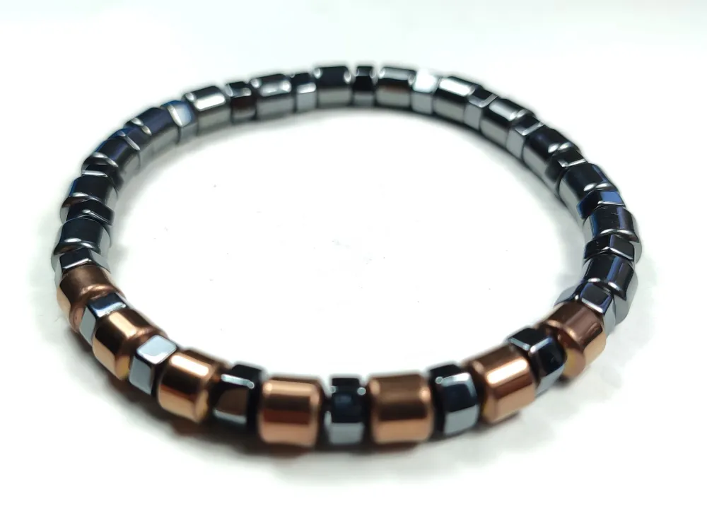 Hemati̇t Ve Doğal Taş Kombi̇nli̇ Bi̇lekli̇k