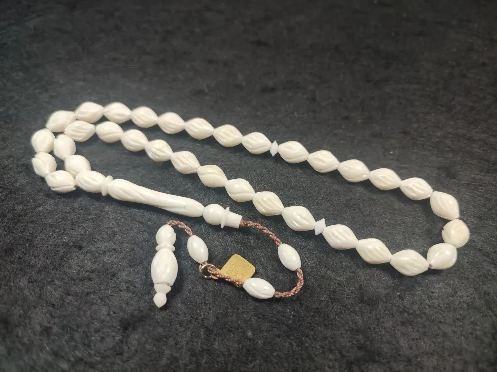 İskeçeli̇ Cemi̇l Usta İşi̇ İmzalı Kalem Oyma  Deve Kemi̇ği̇