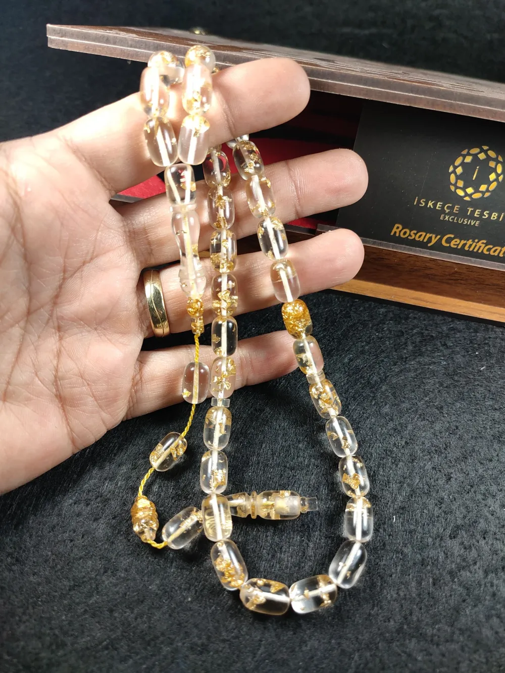 Furkan Gül Usta İmzalı Serti̇fi̇kalı Ve Özel Kutulu Altın Parçacıklı Ateş Kehri̇bar