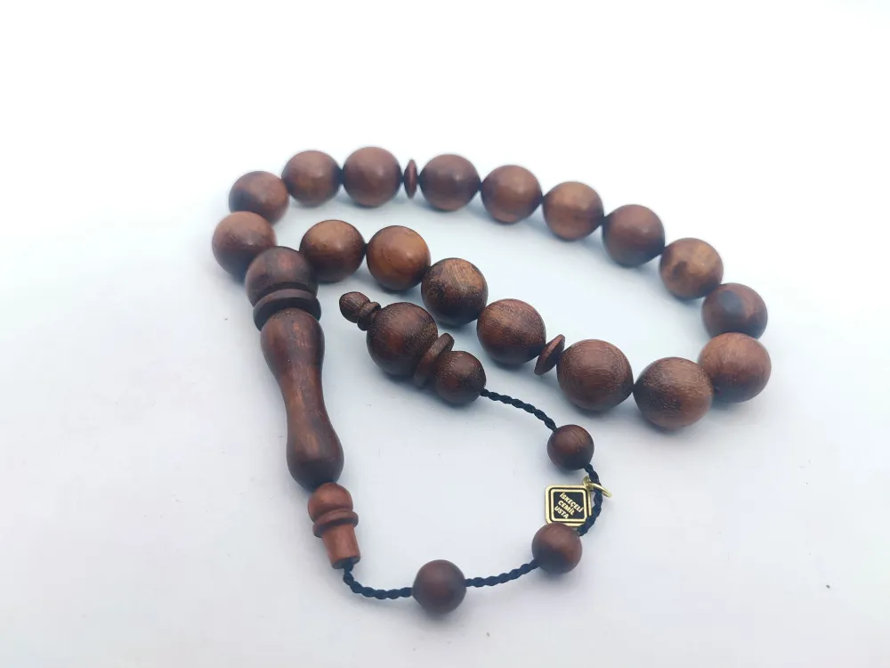 Hali̇l Hi̇lmi̇ Usta İşi̇ İmzalı Maskot Kokulu Harnup Ağacı