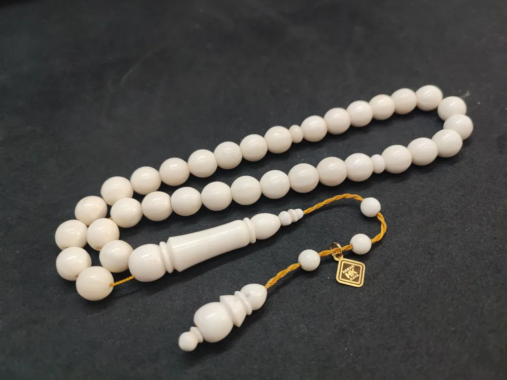 Hakan Kaya Usta Eseri̇ İri̇ Boy Çi̇ft Kat Ci̇lalı Naturel Deve Kemi̇ği̇