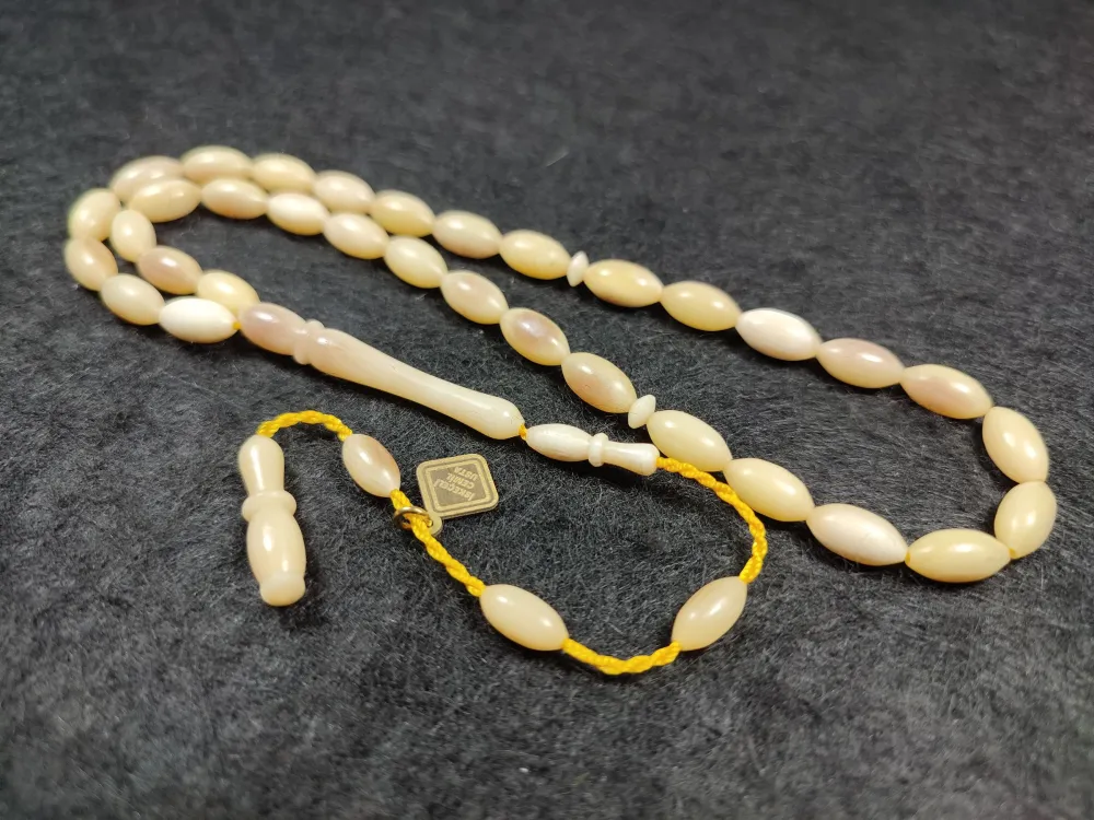 Junai̇d Hasan Usta İşi̇ İmzalı Kendi̇ne Has Dokusu Ve Kokusu Olan Devekuşu Kemi̇ği̇