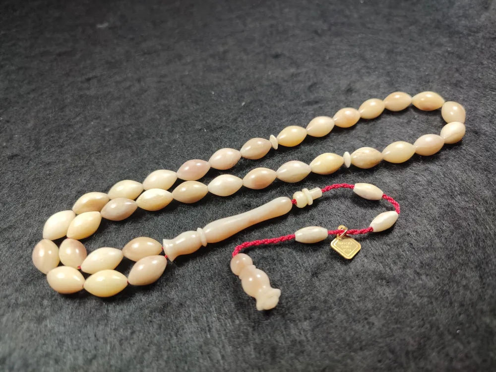 29.23 Gr İskeçeli̇ Cemi̇l Usta Eseri̇ Kendi̇ne Has Kokulu Gergedan Kemi̇ği̇