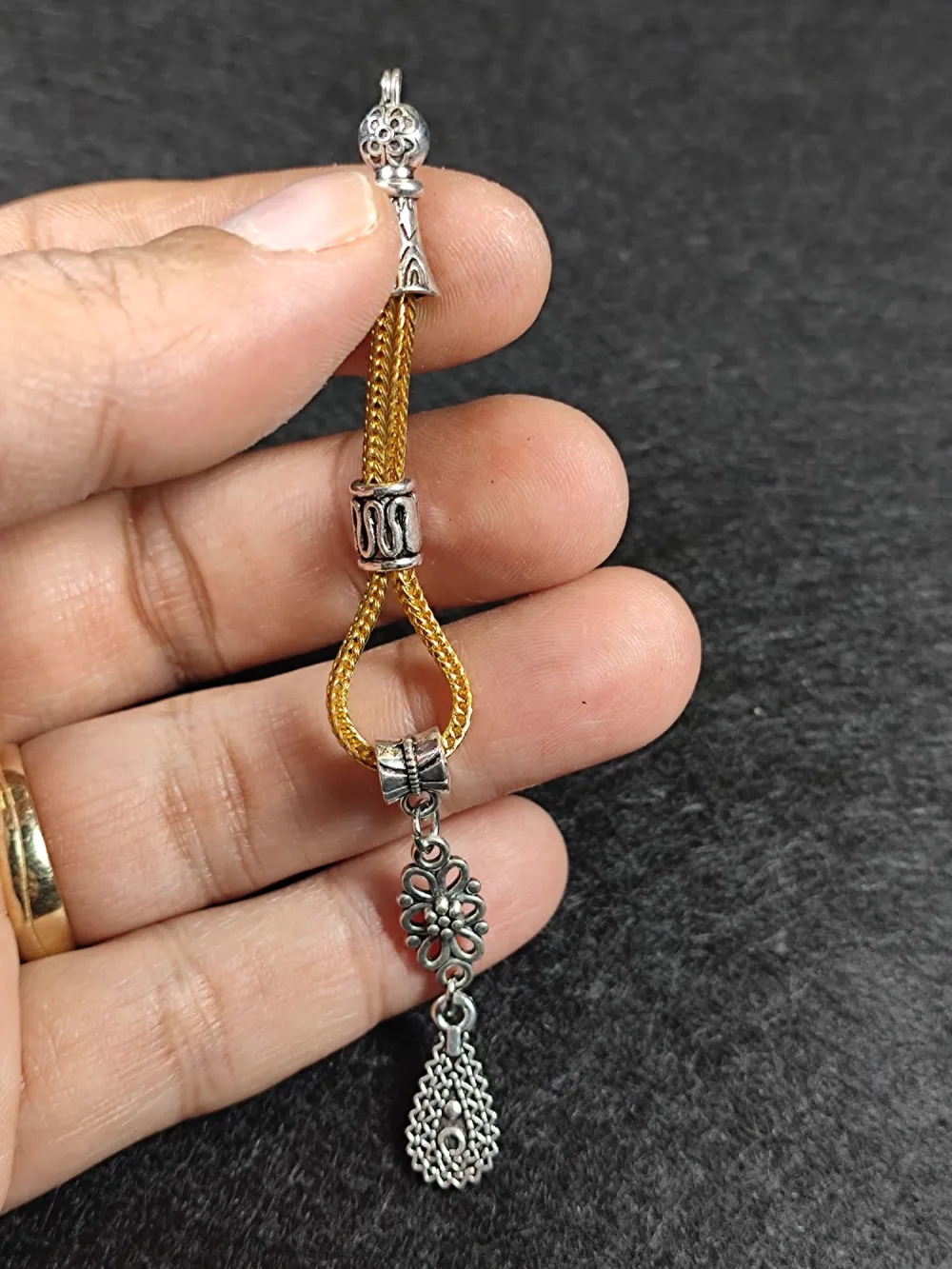 Usta İşçi̇li̇kli̇ Gümüş Kaplama Tesbi̇h Püskülü