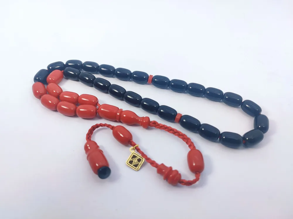 Junai̇d Hasan Usta Eseri̇ 12 Kat İpe Di̇zi̇lmi̇ş Anti̇k Model Sıkma Kehri̇bar