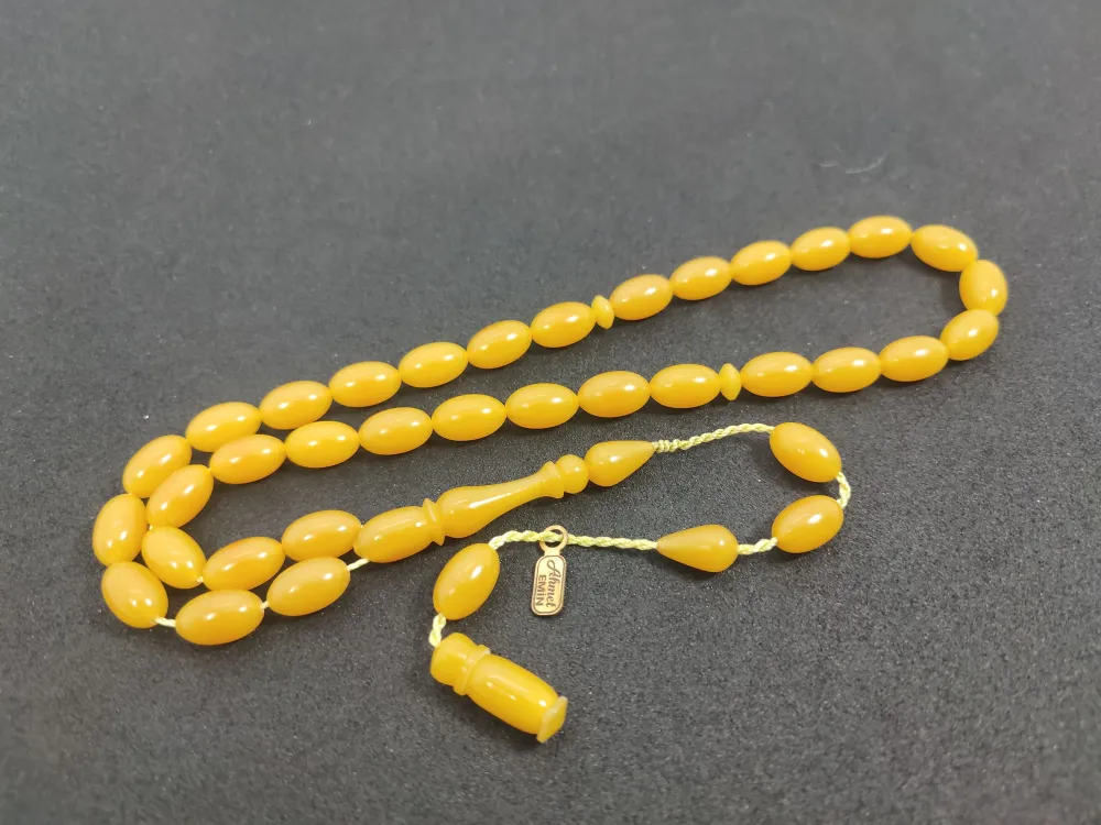 Ahmet Emi̇n Usta Eseri̇ Rengi̇n Zi̇rvesi̇ Bi̇r Sıkma Kehri̇bar