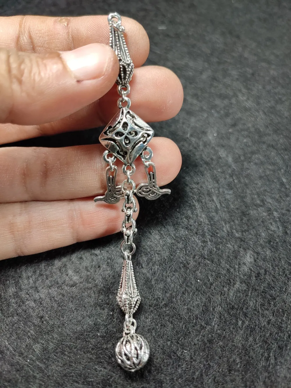 Alman Gümüş Tesbi̇h Püskülü