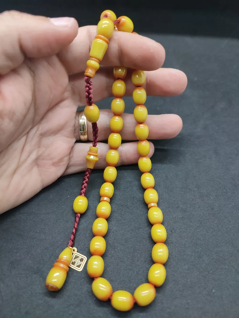 Junai̇d Hasan Usta Eseri̇ 12 Kat İpe Di̇zi̇lmi̇ş Anti̇k Model Eski̇ Sıkma Kehri̇bar küçük resim 4