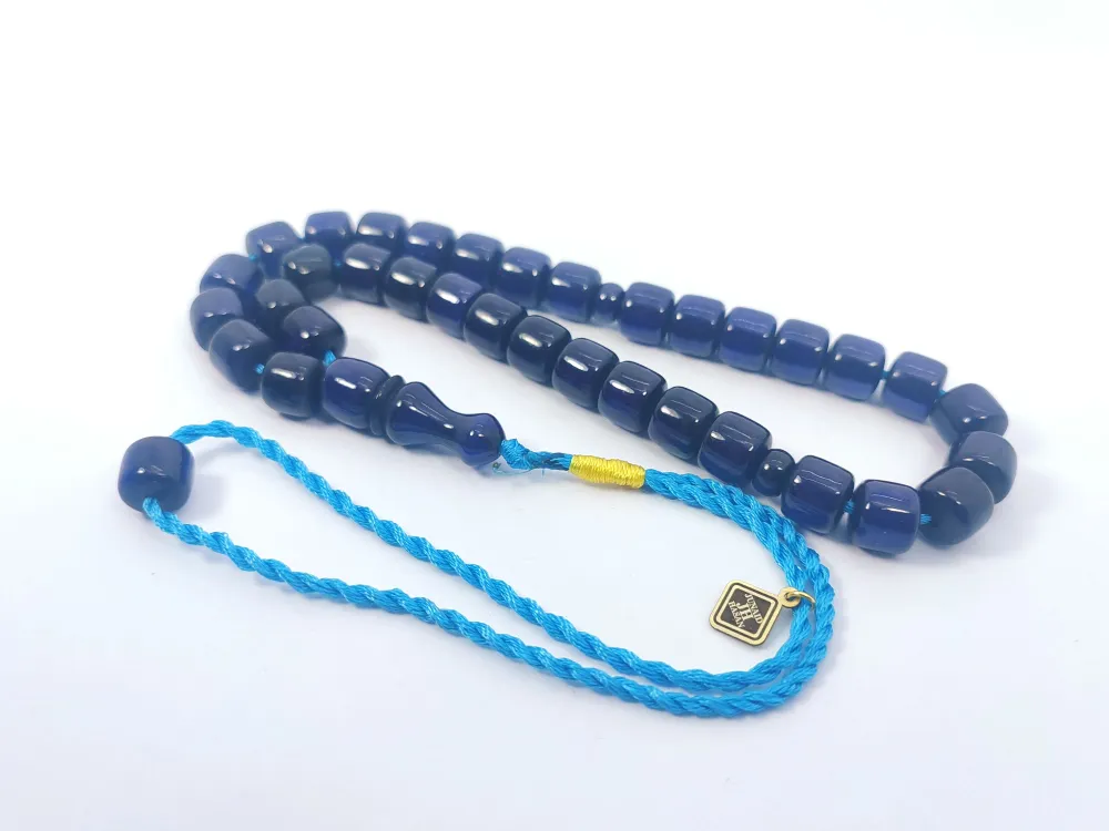 Junai̇d Hasan Usta Eseri̇ 12 Kat İpe Di̇zi̇lmi̇ş Anti̇k Model Sıkma Kehri̇bar