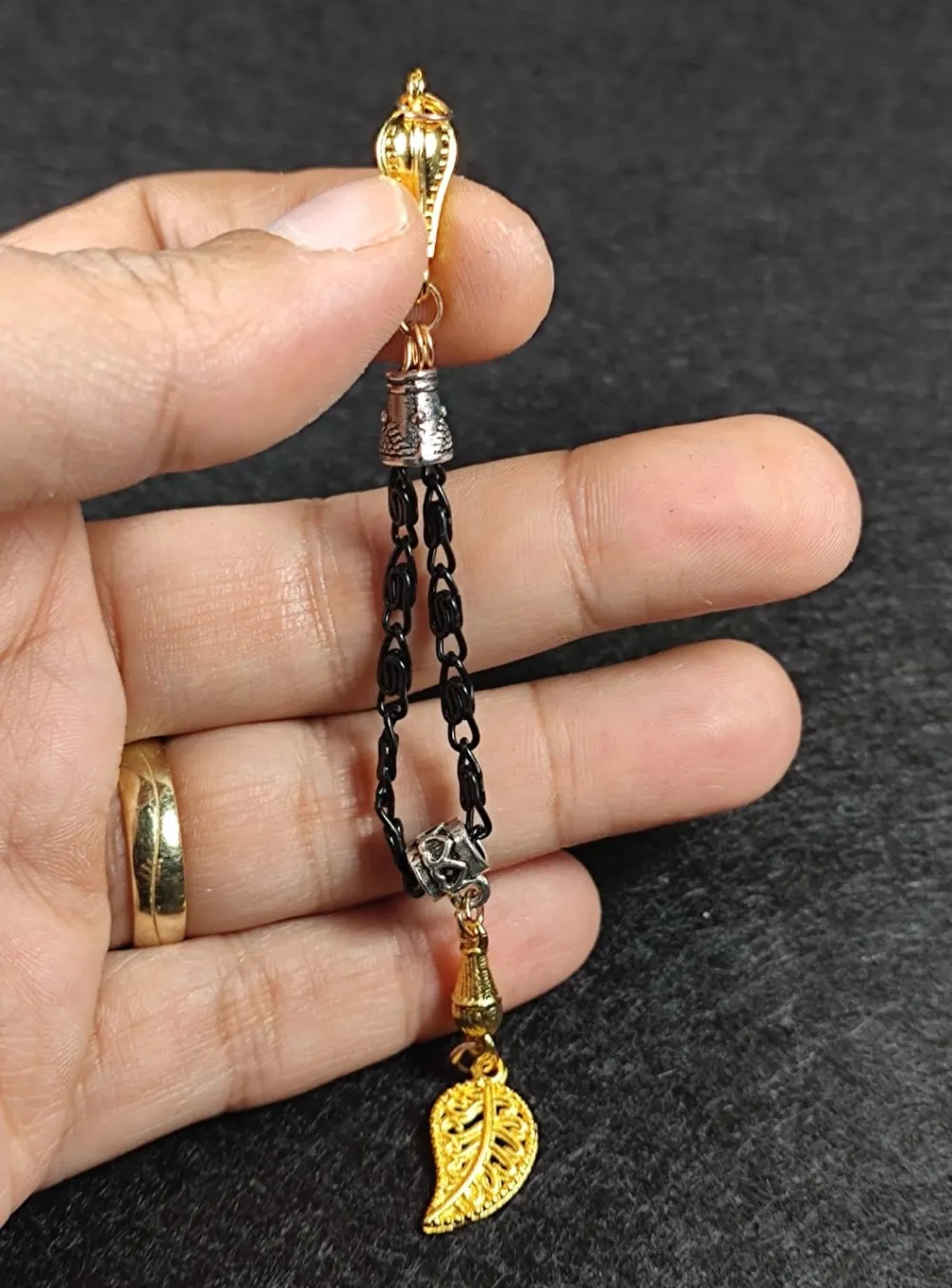 Usta İşçi̇li̇kli̇ Gümüş Kaplama Tesbi̇h Püskülü