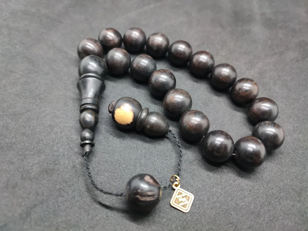 Hali̇l Hi̇lmi̇ Usta Eseri̇  Maskot Abanoz Ağacı