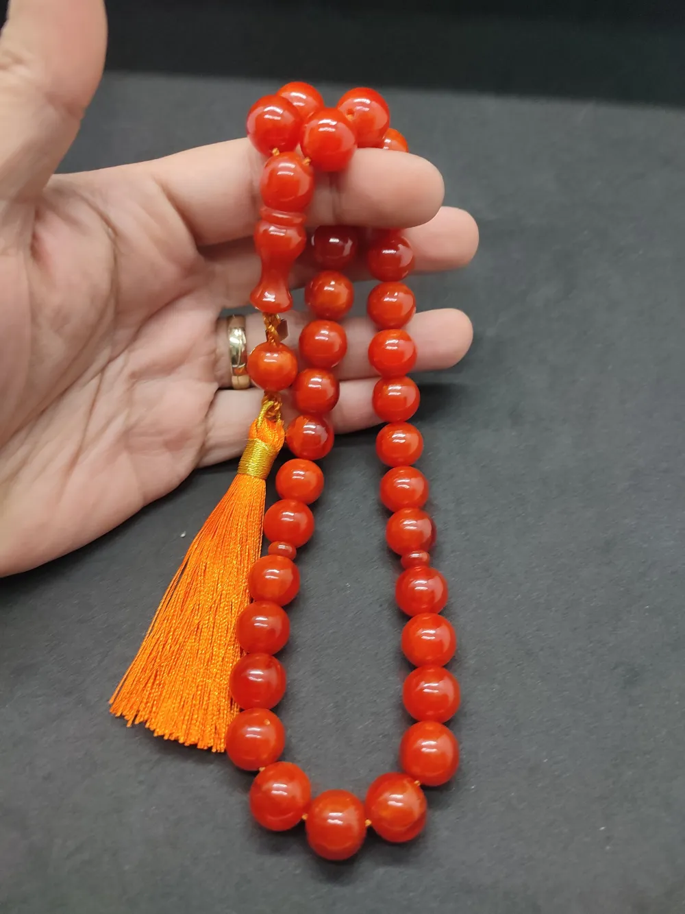 Ebu Zeyn Usta Eseri̇ İmzalı İri̇ Boy 12 Kat İpe Di̇zi̇li̇ Eski̇ Usul Sıkma Kehri̇bar küçük resim 4