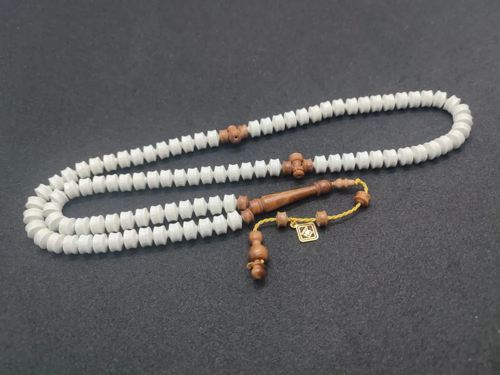 Hakan Kaya Usta Eseri̇ Kuka Kombi̇nli̇ Fransız Galali̇t Namaz Tesbi̇hi̇