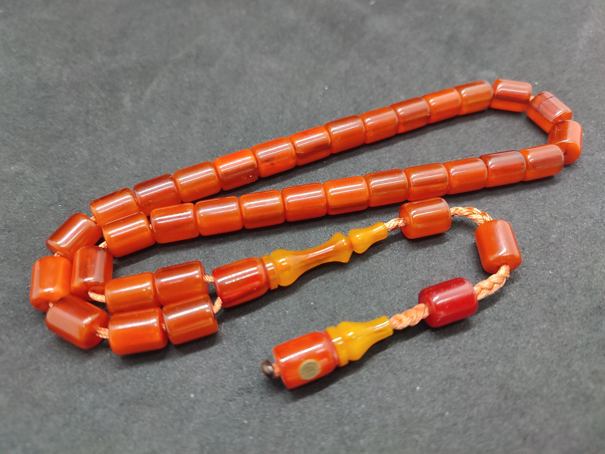 İsa Balkaya Usta Eseri Esku Usul Kat Kat İpe Dizilmiş Eski Sıkma Kehribar Sertifikalı 9471