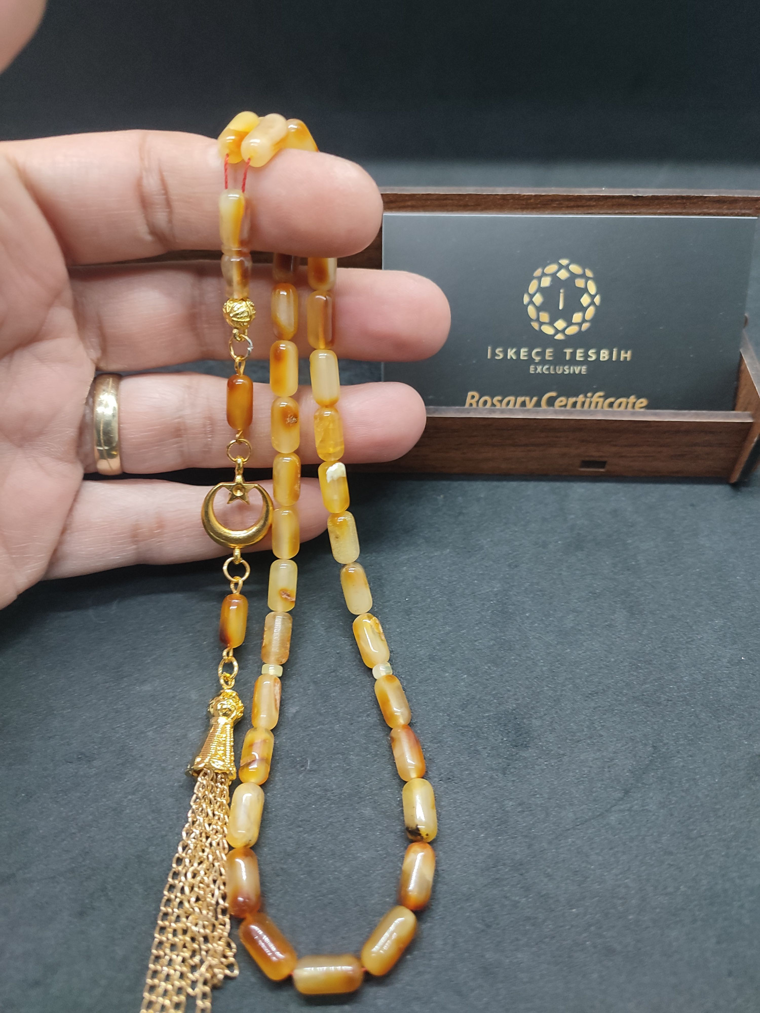 Ahşap Kutulu 8.85 Gr. Tam El Boy Ukrayna Kaya Damla Kehribar Sertifikalı 9905 küçük resim 3