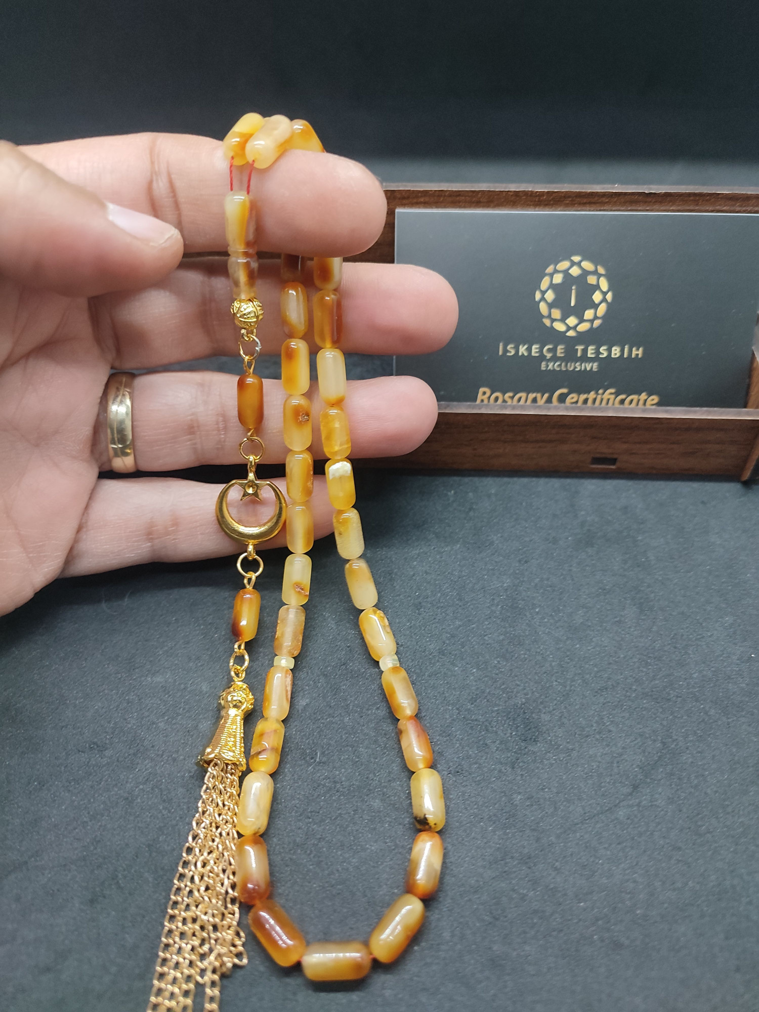 Ahşap Kutulu 8.85 Gr. Tam El Boy Ukrayna Kaya Damla Kehribar Sertifikalı 9905 küçük resim 5