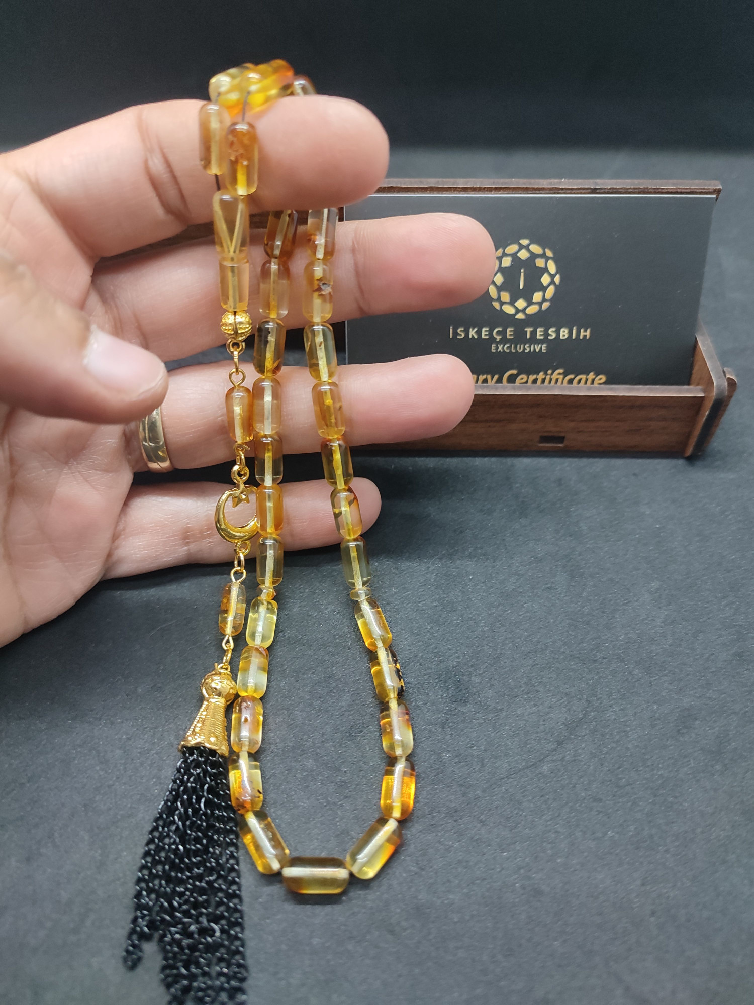 Ahşap Kutulu 8.93 Gr. Tam El Boy Ukrayna Kaya Damla Kehribar Sertifikalı 9906 küçük resim 5