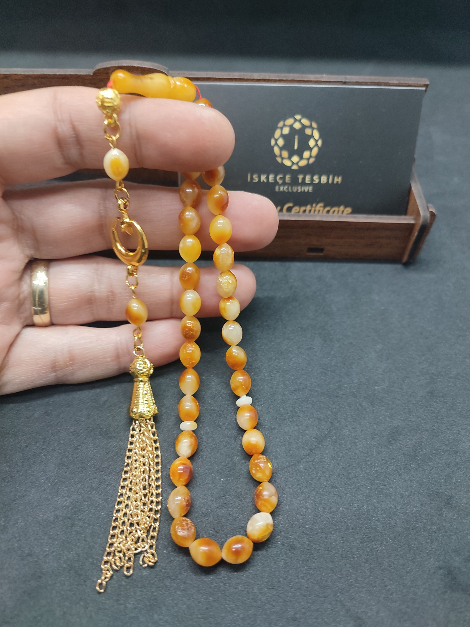 Ahşap Kutulu 6.42 Gr. Tam El Boy Ukrayna Kaya Damla Kehribar Sertifikalı 9909 küçük resim 4