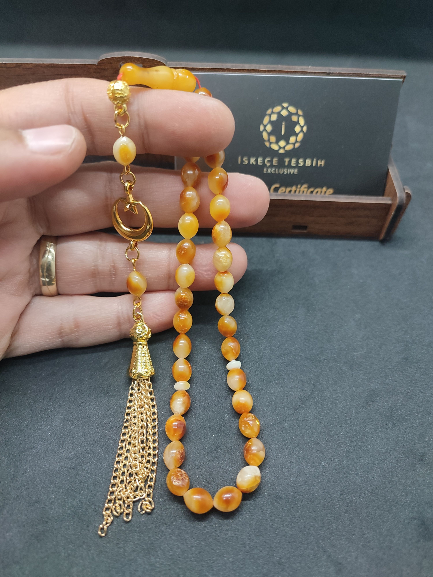 Ahşap Kutulu 6.42 Gr. Tam El Boy Ukrayna Kaya Damla Kehribar Sertifikalı 9909 küçük resim 5