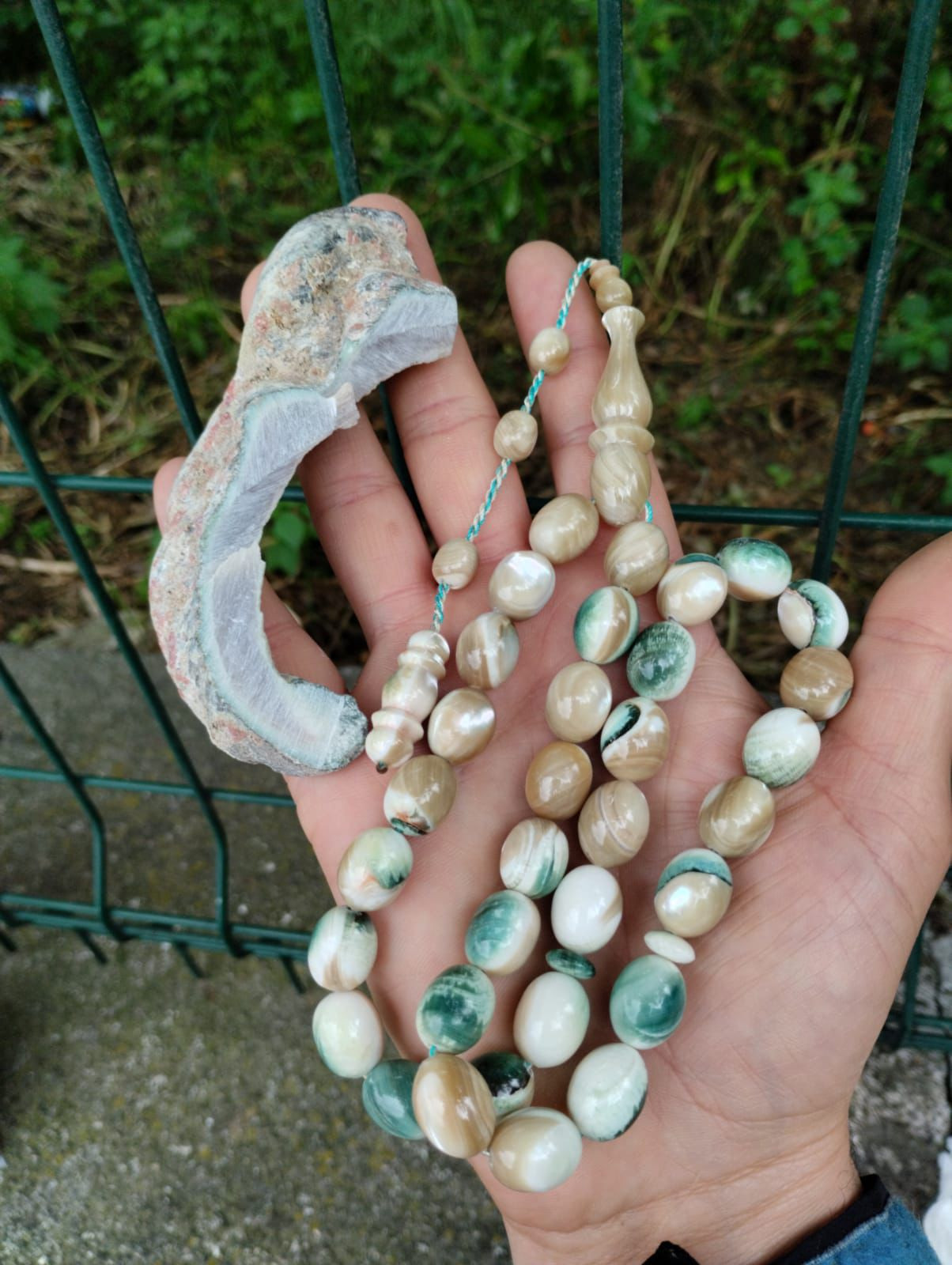 Başka Yerde Yok! İskeçeli Cemil Usta Eseri Bali Mavi Deniz Salyangoz Fosili 55.10 Gr.Sertifikalı 10079 küçük resim 7